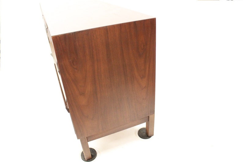 Mid Century Modern American of MArtinsville credenza long image 9