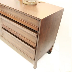 Mid Century Modern American of MArtinsville credenza long image 3