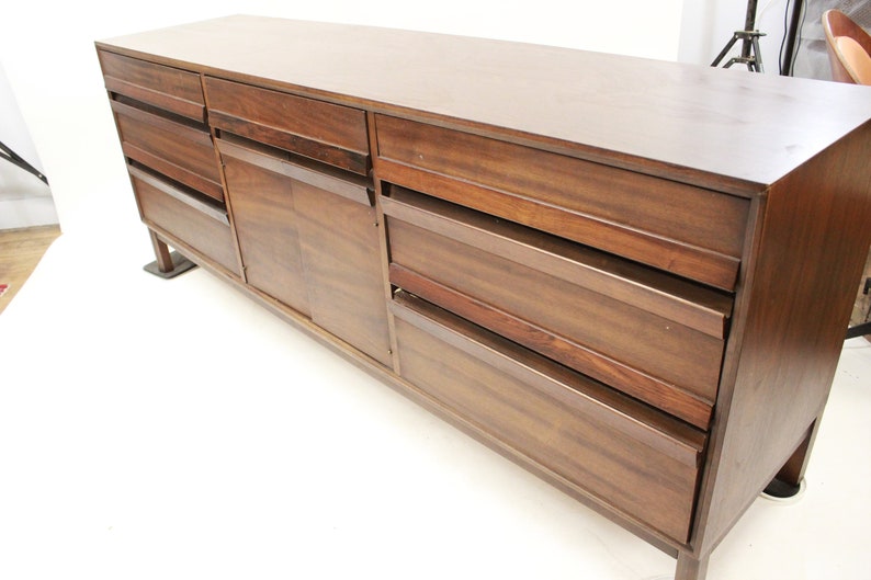 Mid Century Modern American of MArtinsville credenza long image 7