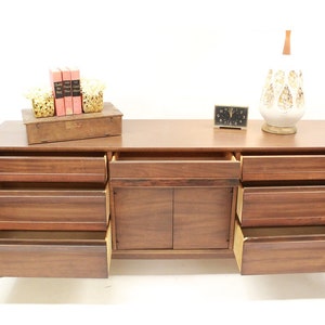 Mid Century Modern American of MArtinsville credenza long image 6