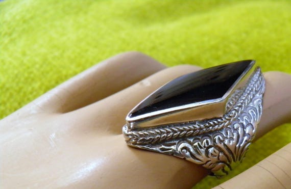 Massive Ring, Stunning Onyx and Sterling Silver - image 5