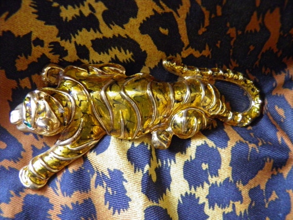 Brooch, Very Large Bold Antique Tiger Pin - image 3