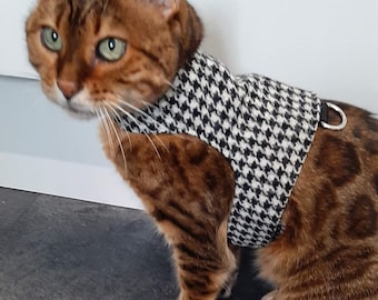 HARRIS TWEED Limited Edition- Ready Made - Cat Harness / Walking Jacket by Land O' Burns Bengals Black and White HOUNDSTOOTH / Dogstooth