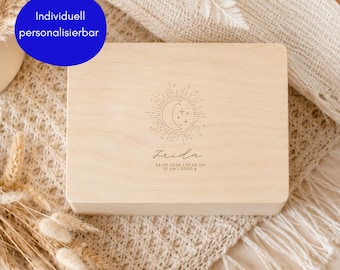 Coffret souvenir personnalisé pour bébé | Cadeau de naissance et de baptême | Coffret en bois décoratif soleil et étoiles avec nom et dates | Coffret cadeau bohème