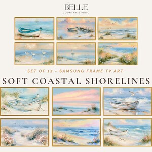 Op de afbeelding: Een set van 12 ingelijste kunstdrukken met zachte kustlijnscènes. Elke print toont een ander sereen strandlandschap met boten, zeemeeuwen en zachte golven. De tekst "SOFT COASTAL SHORELINES" wordt weergegeven.
