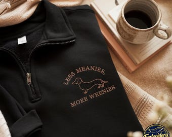 Sudadera con cremallera de un cuarto y bordado de perro salchicha, Less Meanies More Weenies