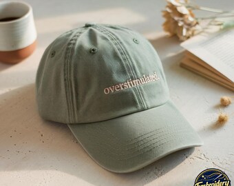 Gorro de algodón lavado bordado con la frase "Sobreestimulada", regalo para mamá.