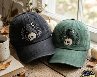 Gorro lavado con calavera de cuervo bruja bordada, sombrero con luna y estrellas bordadas, cuervo gótico, gorro de pájaro bruja espeluznante, regalo de cuervo oculto