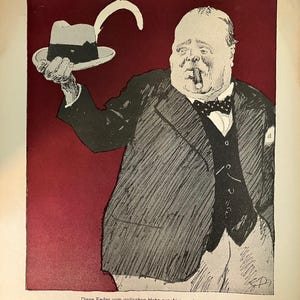 Puede incluir: Ilustración de dibujos animados políticos vintage con un hombre con traje sosteniendo un sombrero con una pluma. El hombre está fumando un cigarro y tiene una pajarita. El fondo es de color rojo oscuro. Hay texto en la parte superior e inferior de la imagen.