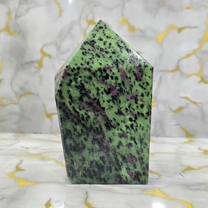 Rubinowy kryształ zoisytowy Tower Point – naturalny kamień leczniczy – kryształ czakry Reiki – dekoracja do medytacji