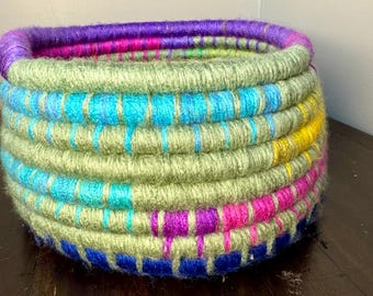 Cesta de lana de macramé / Cordón trenzado colgante, decoración del hogar / Cesta para dulces