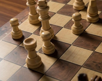 Schachset aus Holz, 3-in-1 – Faltbares Reiseschachbrett mit Dame und Backgammon – Individuelles Schachgeschenk für ihn