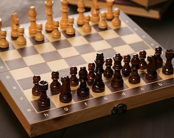 Magnetisches Schachset aus Holz – 24 cm Klappbrett mit Aufbewahrungsmöglichkeit, klassisches Familienspiel, personalisiertes, handgefertigtes Unikat