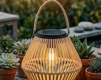 Farol solar de ratán, lámpara de exterior estilo bohemio de bambú con asa de cuerda.