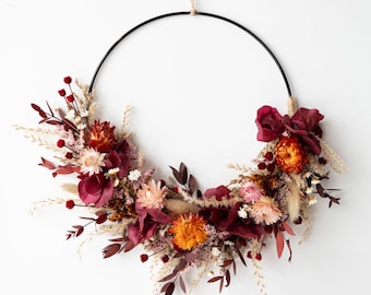Ghirlanda di fiori secchi bordeaux / Decorazioni autunnali per la casa / Cerchio floreale boho / Decorazione con ortensie naturali