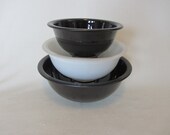 Pyrex Black and White Clear Bottom Nesting Bowls