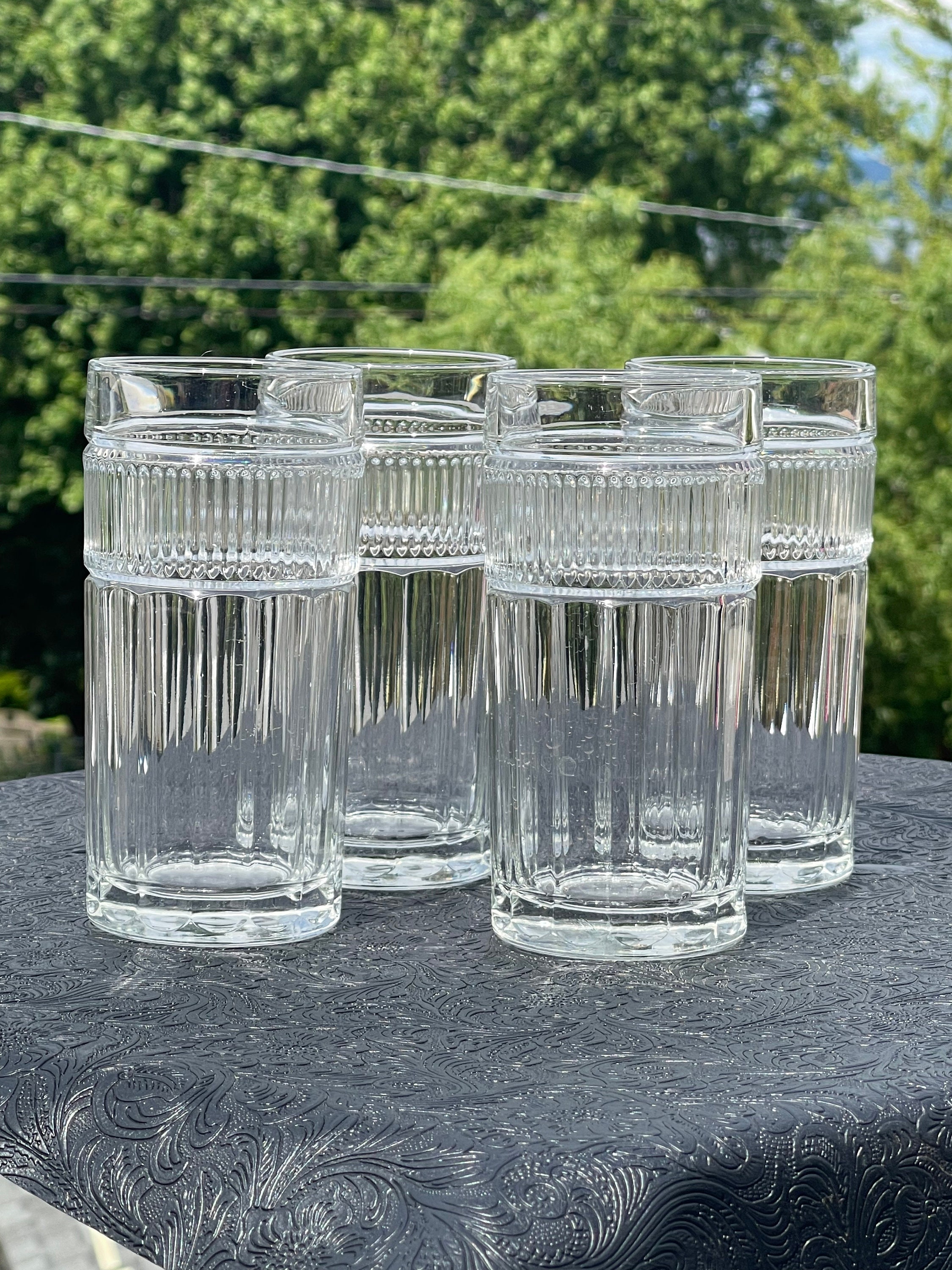 Clear Short Tumbler Glass with Colored Base for Iced Tea Cups
