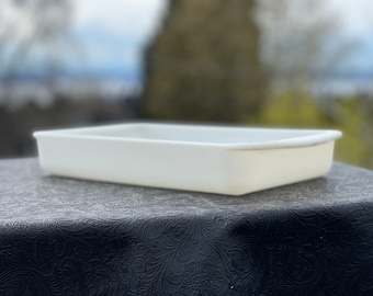 Pyrex Milk Glass Rectangular Baker, Lasagna, Utility Pan, 2 Quart
