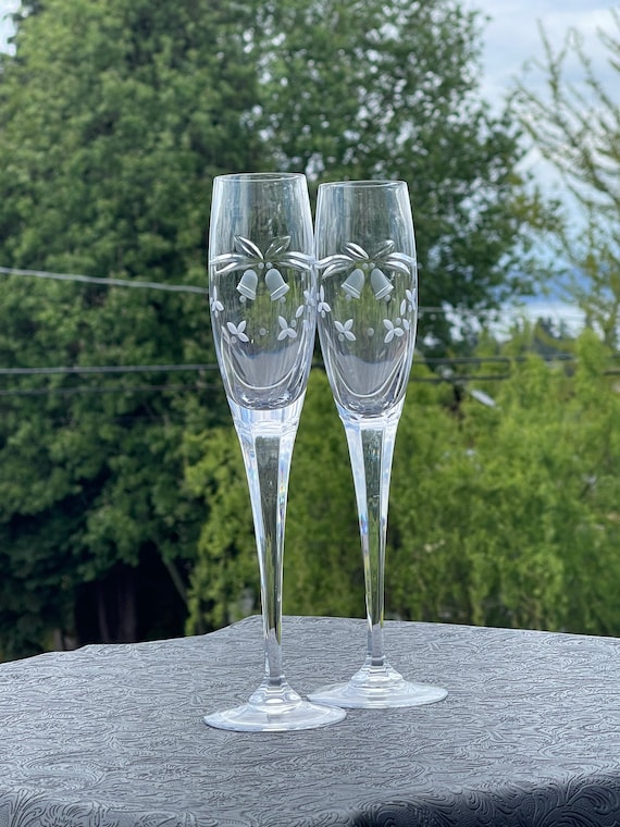 Mikasa Champagne Flutes - Household Items - Niagara Falls, Ontario