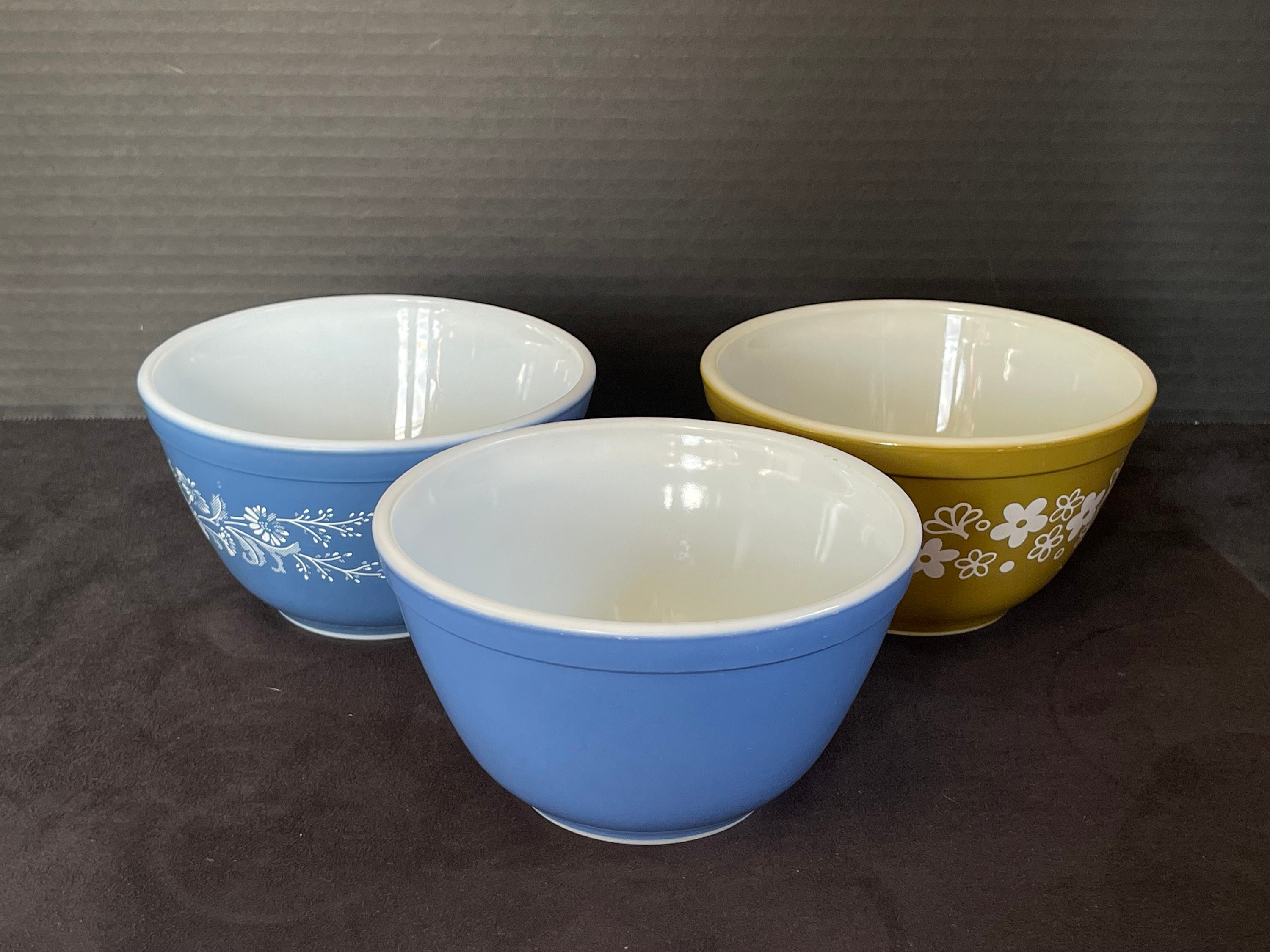 Vintage Pyrex Mixing Bowl #401: Colonial Mist, Crazy Daisy