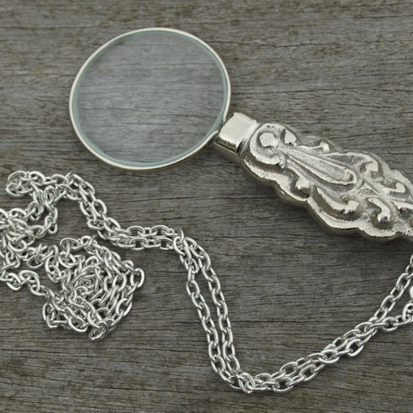 Magnifying lens on chain - antique style