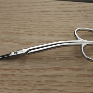 Scissors for lacemaking and embroidery - double curved, ideal for machine embroidery