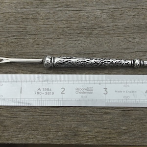 Seam Ripper with Long Floral Handle image 4