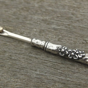 Seam Ripper with Pewter Floral Handle image 2