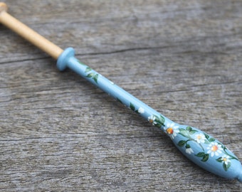 Painted Binche Lace Bobbin - pale blue with a spiral of white daisies