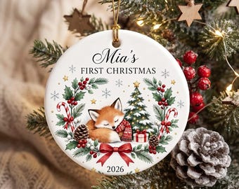 Personalisierter Weihnachtsschmuck für das erste Weihnachtsfest, Erinnerungsstück: Schlafender Fuchs am Weihnachtskranz, Keramik-Weihnachtsschmuck „Waldbaby“ (2026)