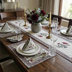 Ensemble de table 13 pièces en toile de coton imprimée à la main, motif Jaipur : chemin de table fleuri, sets de table, serviettes