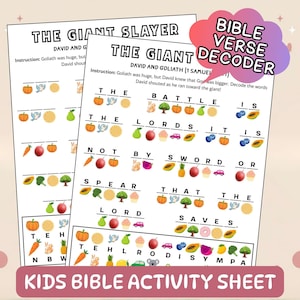 Op de afbeelding: Twee witte werkbladen met de tekst "THE GIANT SLAYER" en "THE GIANT" met instructies en een Bijbelversdecoder. De bladen hebben kleurrijke illustraties van fruit, groenten en andere objecten. De tekst "KIDS BIBLE ACTIVITY SHEET" staat onderaan.