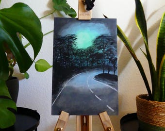 Ruhige Straße im Wald - Minimalistisches Naturbild