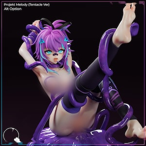 Può includere: Una statuetta di un personaggio con capelli viola, occhi blu e lingua di fuori, circondato da tentacoli viola. Il personaggio indossa calze nere sopra il ginocchio e accessori per capelli triangolari blu. Il testo recita Projekt Melody (Tentacle Ver) Alt Option.