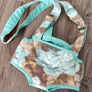 Puede incluir: Un juego de tres tazas de cerámica con un acabado mate moteado. Las tazas son en tonos crema, gris claro y gris oscuro. Cada taza tiene un diseño simple y minimalista, ideal para café o té.