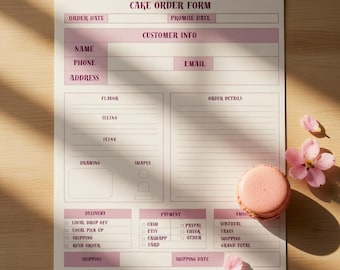 Peut inclure: Un modèle de formulaire de commande de gâteau imprimé avec des en-têtes roses et des champs pour les informations client, les détails de la commande, la livraison et le paiement. Un macaron rose et deux pétales sont posés à droite.