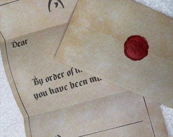 Cartas y sellos de asesinato inspirados en la versión británica/estadounidense de “Los traidores”