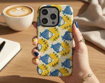 Funda para teléfono con diseño de peces mediterráneos, funda para iPhone con diseño de limones costeros, funda con estética Amalfi, funda azul y amarilla, funda costera para Samsung y iPhone.