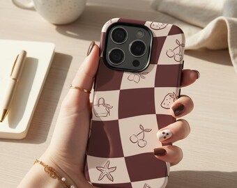 Funda para teléfono con estampado de cuadros distorsionados, funda para iPhone Coastal Coquette, funda con estampado de cerezas burdeos, funda con estética preppy, funda Samsung Coastal