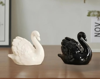 白黒の白鳥の置物セット、モダンな白鳥の彫刻、ミニマリストなホームデコレーション、カップルへのロマンチックな結婚祝い、ホームデコレーション