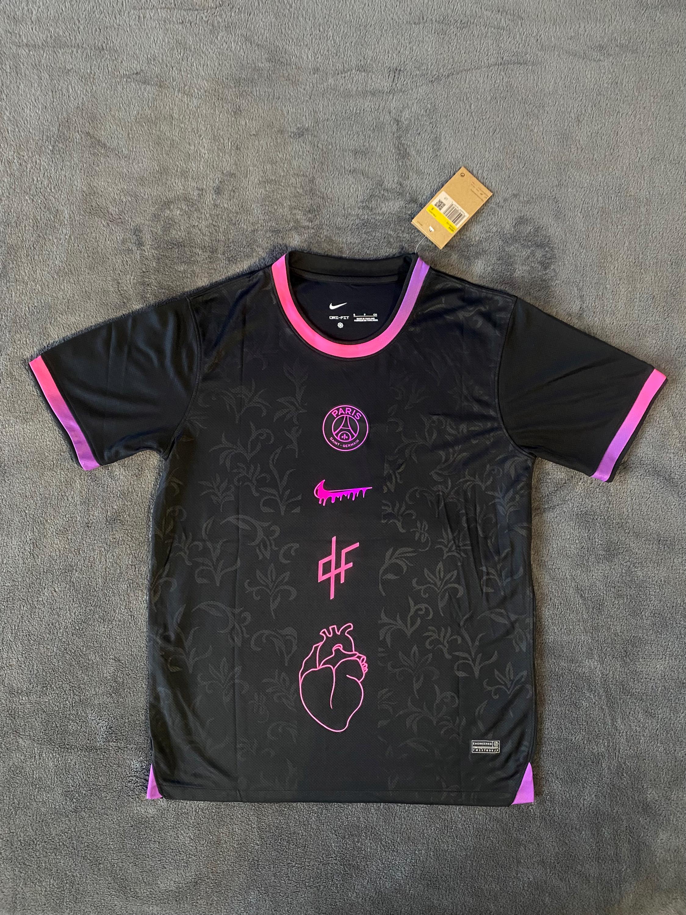 Paris Saint Germain : un nouveau maillot pour les 50 ans du club