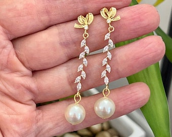 Cream Pearl Earrings Gold,  drop pearl earrings, Cubic Zirconia Earring, wedding ivory Swarovski dangle pearl earrings, Bridesmaid gift