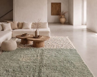 Boujaad tapijt | Saliegroen ivoorkleurig wollen tapijt | Handgemaakt Marokkaans tapijt met kleurblokken en stippen | Modern vloerkleed | Berber tapijt | Verkrijgbaar in verschillende maten