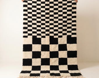 Geruite vloerkleed | Ivoorzwart wollen vloerkleed | Handgemaakt Marokkaans vloerkleed met grote ruiten | Modern vloerkleed | Grafisch Berber tapijt | Verkrijgbaar in verschillende maten