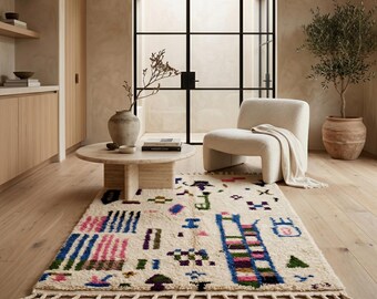Azilal tapijt | Ivoorkleurig wollen tapijt met meerdere kleuren | Handgemaakt Marokkaans tapijt met abstracte symbolen | Kleurrijk boho vloerkleed | Berber tapijt | Verkrijgbaar in verschillende maten