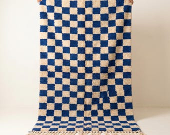 Geruite vloerkleed | Koningsblauw-ivoorkleurig wollen vloerkleed | Handgemaakt Marokkaans geruit vloerkleed | Opvallend vloerkleed | Grafisch Berber tapijt | Verkrijgbaar in verschillende maten