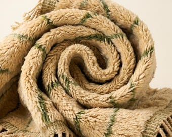 Mrirt Tapijt | Zandkleurig saliegroen wollen tapijt | Handgemaakt Marokkaans tapijt met verticale strepen | Ultrazacht vloerkleed | Berber tapijt | Verkrijgbaar in verschillende maten