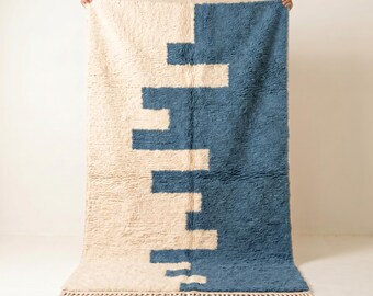 Boujaad tapijt | Ivoor, staalblauw wollen tapijt | Handgemaakt Marokkaans abstract tapijt met splitstructuur | Modern vloerkleed | Berber tapijt | Verkrijgbaar in verschillende maten