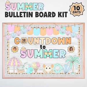 Puede incluir: Un kit de tablero de anuncios con temática de verano con las palabras "Summer Bulletin Board Kit" en la parte superior. El tablero presenta una cuenta regresiva para el verano con decoraciones temáticas de playa, incluyendo conchas marinas, un cangrejo y una palmera. El kit incluye una cuenta regresiva de 10 días.
