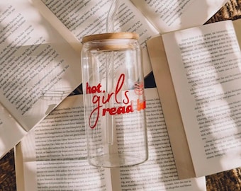 Drinking glass - hot girls read books - with bamboo lid and glass straw | bookgirl | bookgirl gift